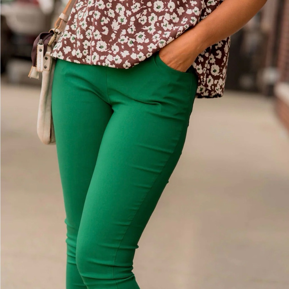 Betsey’s Boutique Kelly Green Jeggings